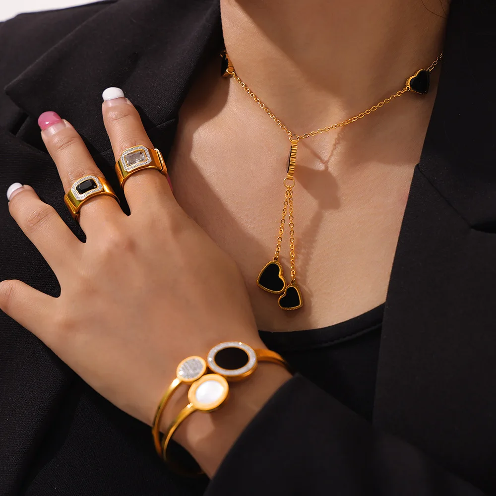 Hepburn Style Gentle And Elegant Temperament Light Luxury Zircon Gold Ring Inlaid With Shell Bracelet Women‘s Jewelry Set