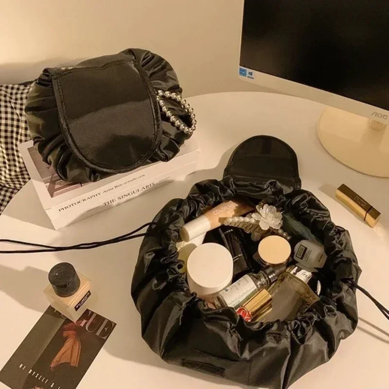 Borsa portaoggetti con coulisse di fascia alta alla moda Nuova custodia cosmetica impermeabile Borsa da toilette da donna di grande capacità Organizzatore da viaggio in PU