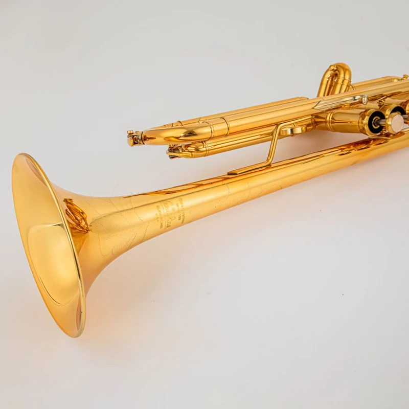 American Bach LR-180S-72 Trumpet Gold Lacquer Finish B Flat Key Includes Case And Mouthpiece