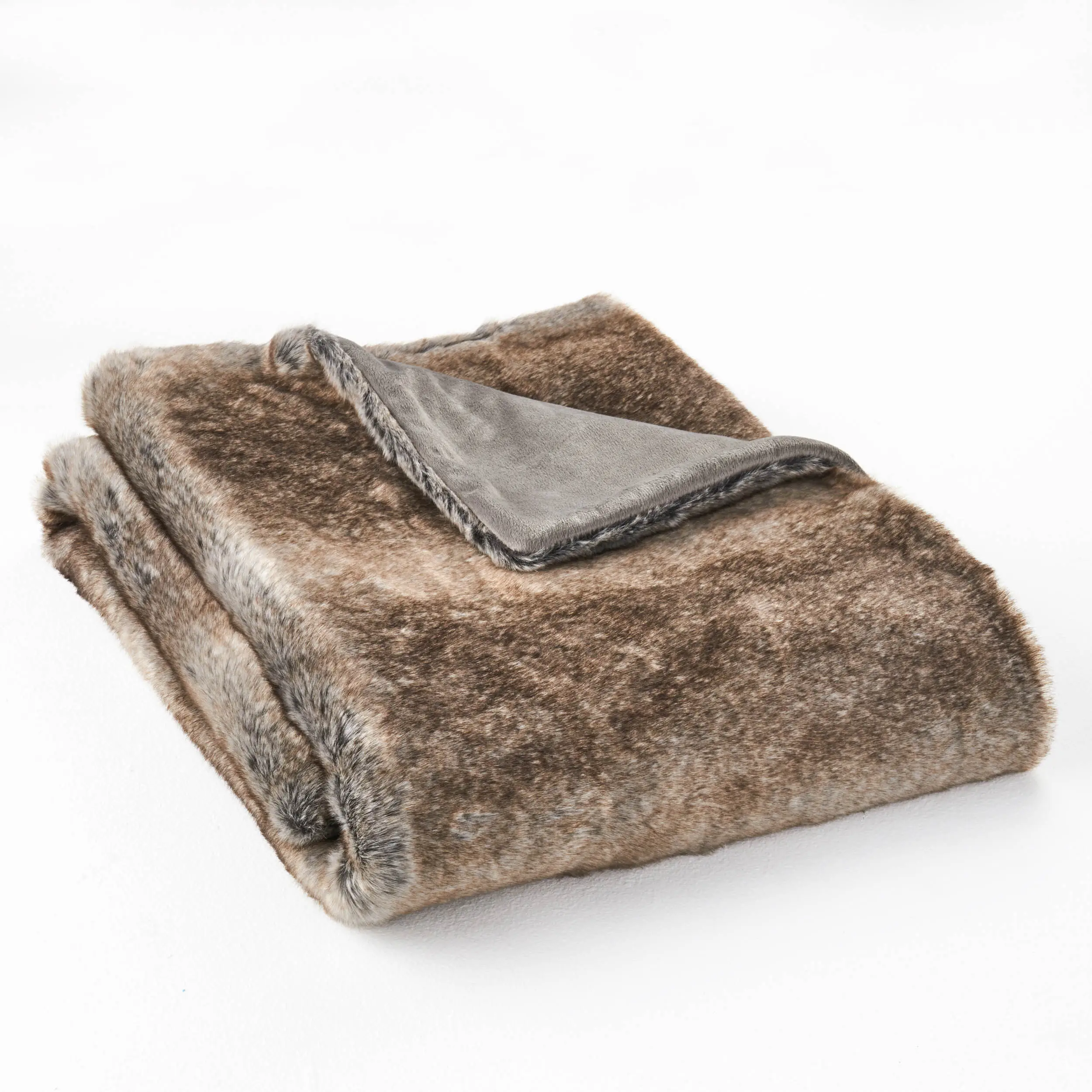 

Faux fur is warm, soft, lazy, and a thickened nap sofa blanket in winter