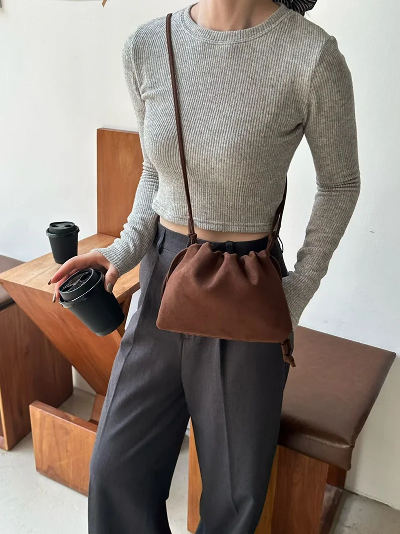 

Красная женская сумка-кроссбоди на осень-зиму, мягкая замшевая сумка-облако с завязками, повседневная, простая, в мягком стиле