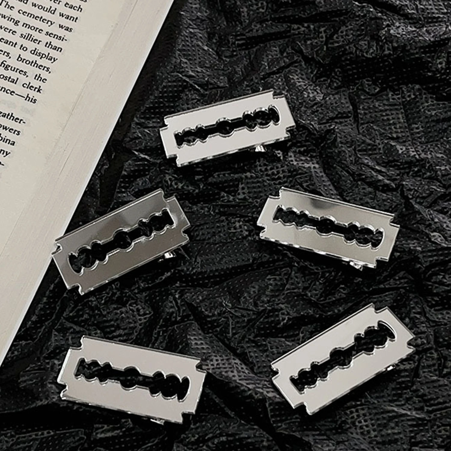 New Funny Hairpin Simulated Blade Shape Hair Clips Women Strange Creative Halloween Hairpins Girls Hair Accessories