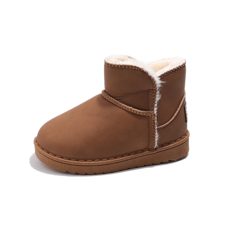أطفال أحذية الثلوج للبنين بنات سميكة أفخم الأطفال الحرارية حذاء من الجلد الدافئة 2025 الخريف الشتاء المضادة للانزلاق أحذية الموضة الكلاسيكية