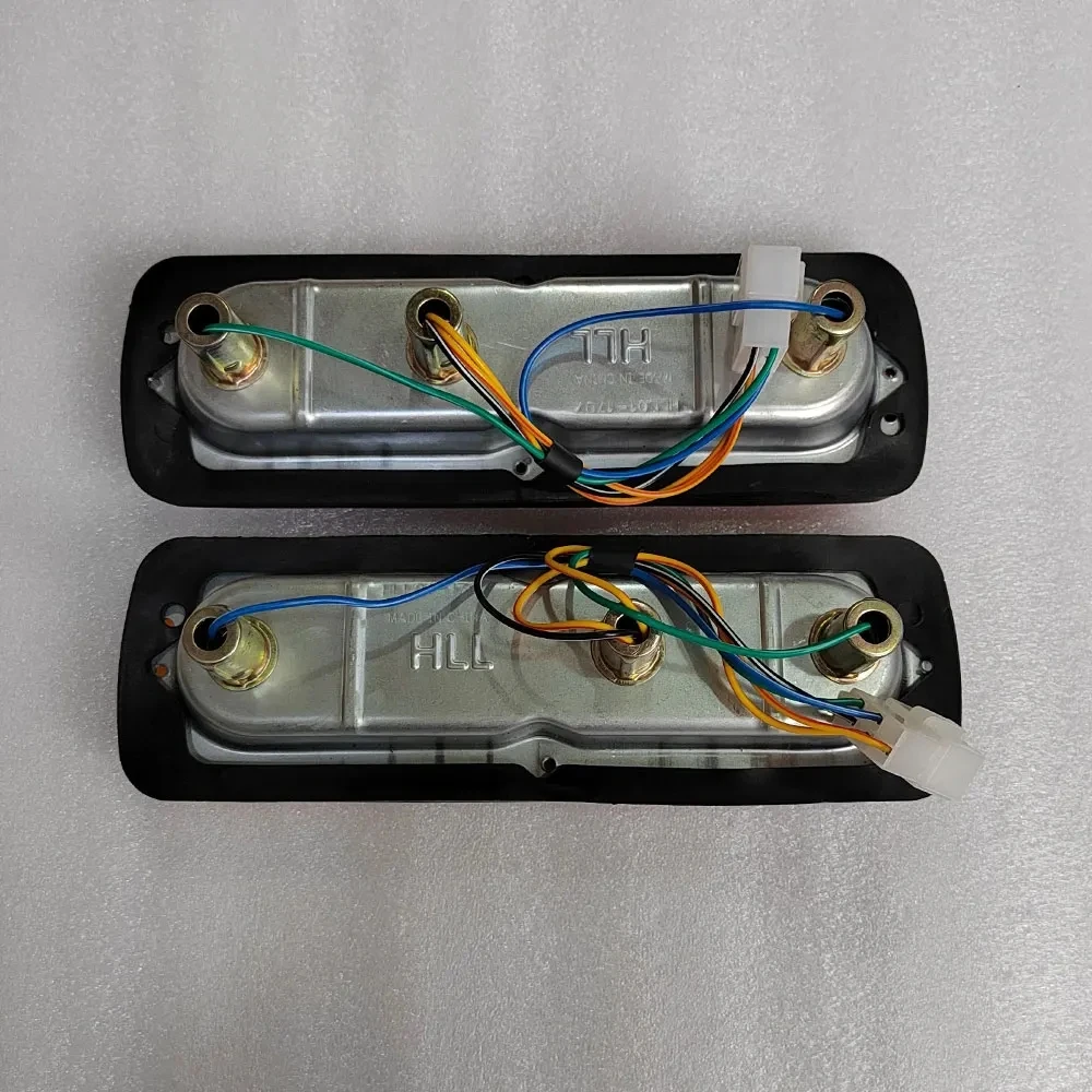 

A Pair Car Taillight Brake Light Turn Signal For Toyota Dyna BU60 1999 2000