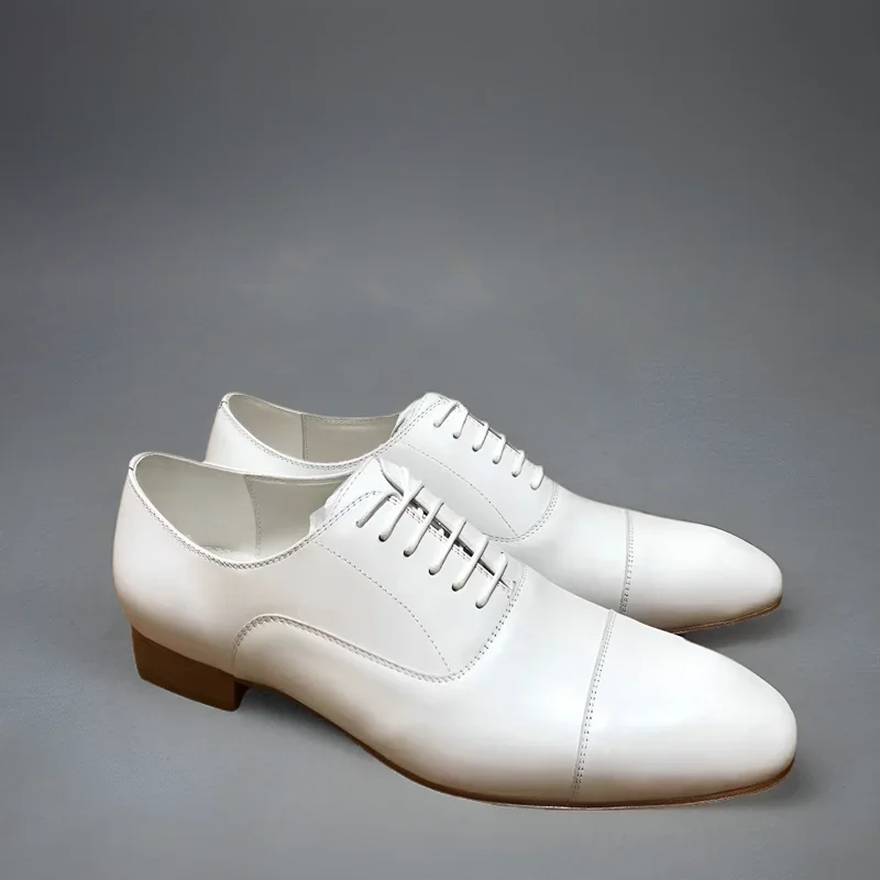 Lusso più nuovo tacco basso fondo rosso per uomo scarpe da ginnastica guida scarpe eleganti in vera pelle bianca con punte rivetti appartamenti sneaker