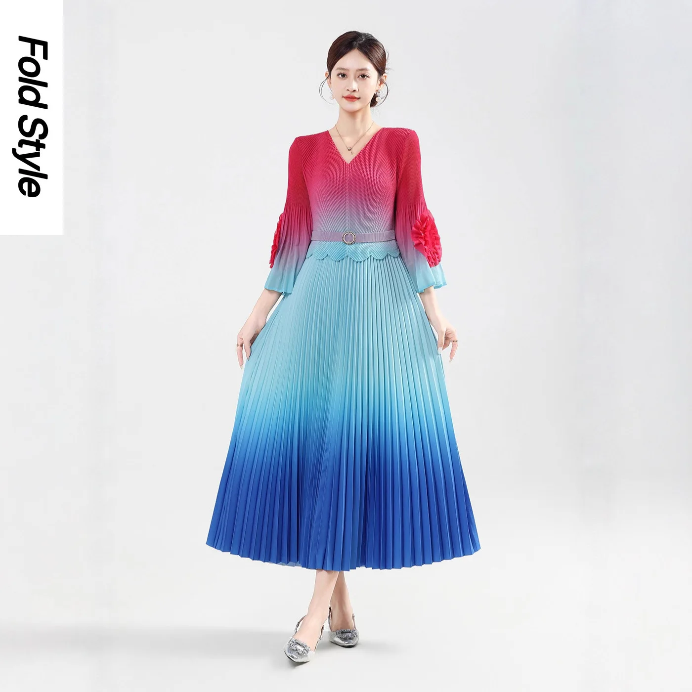 

2025 Autumn and Winter Miyake Fold New Gradual Change Color Dress Temperament Dress Thin Commuter Loose Women's Clothing