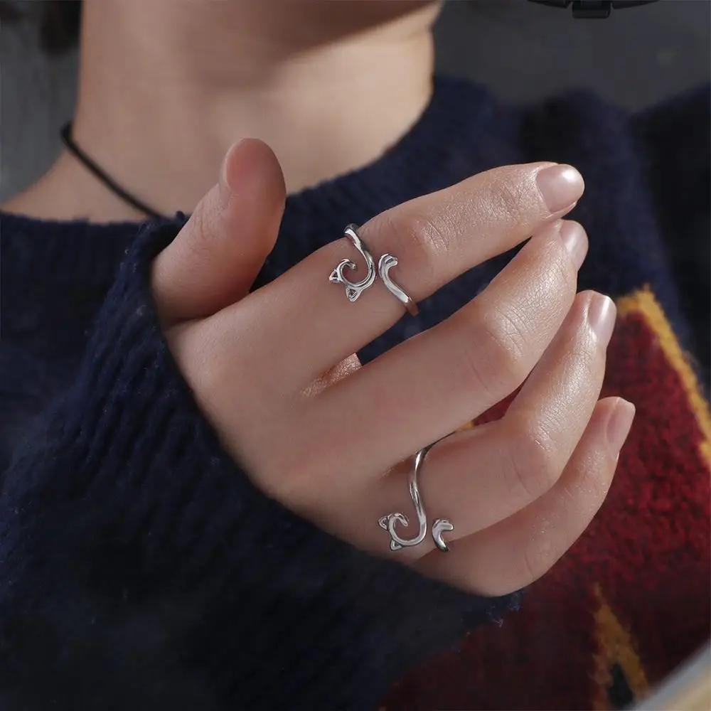 2pcs Handamde Metal Crochet Finger Ring Convenient Yarn Guide Tool Knitting Ring Open Adjustable Yarn Ring Wool Knitting