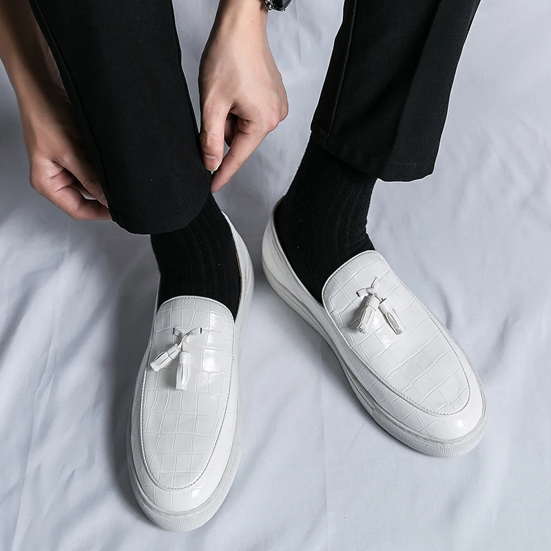 

Classics Men Loafers Slip on White Wedding Men Shoes Casual Man Dress Men Fashion Moccasins Business Luxury Leather Shoes Men