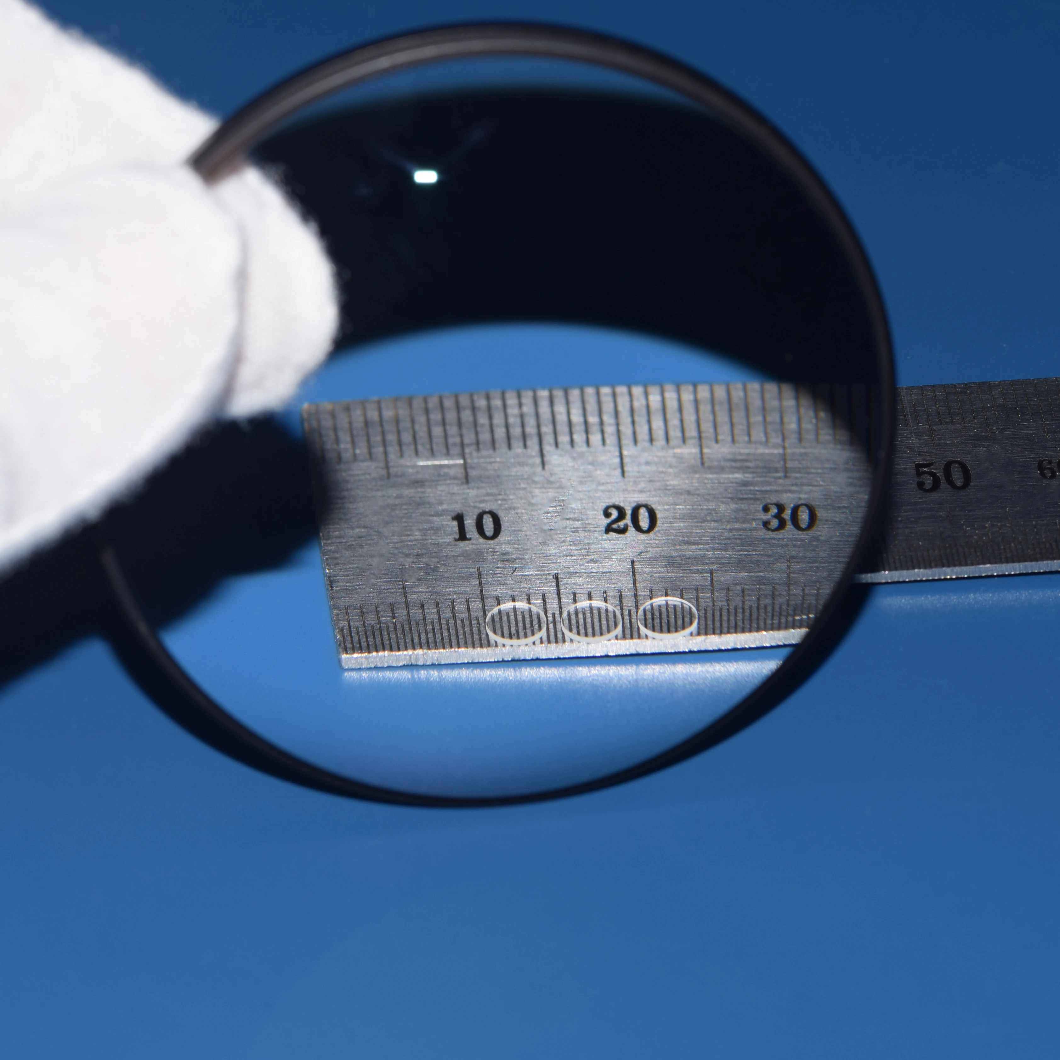 

Customized quartz small round flat lens glass 2mm 3mm high temperature resistant small cylindrical quartz glass sheet