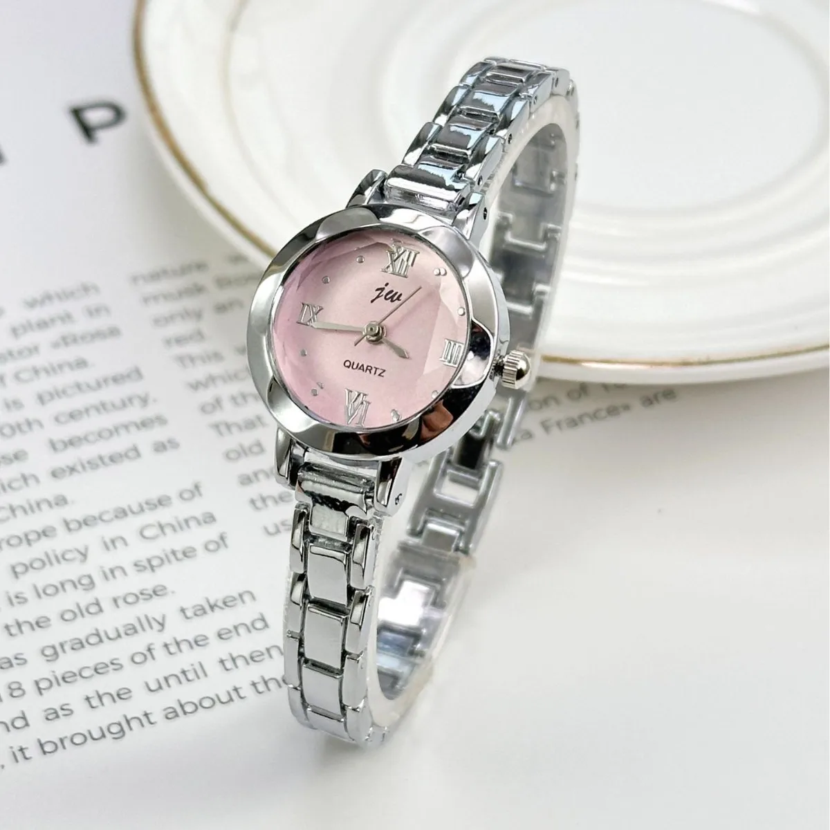 Women's minimalist and compact quartz watch, fashionable and elegant bracelet, watch for girls reloj W0085