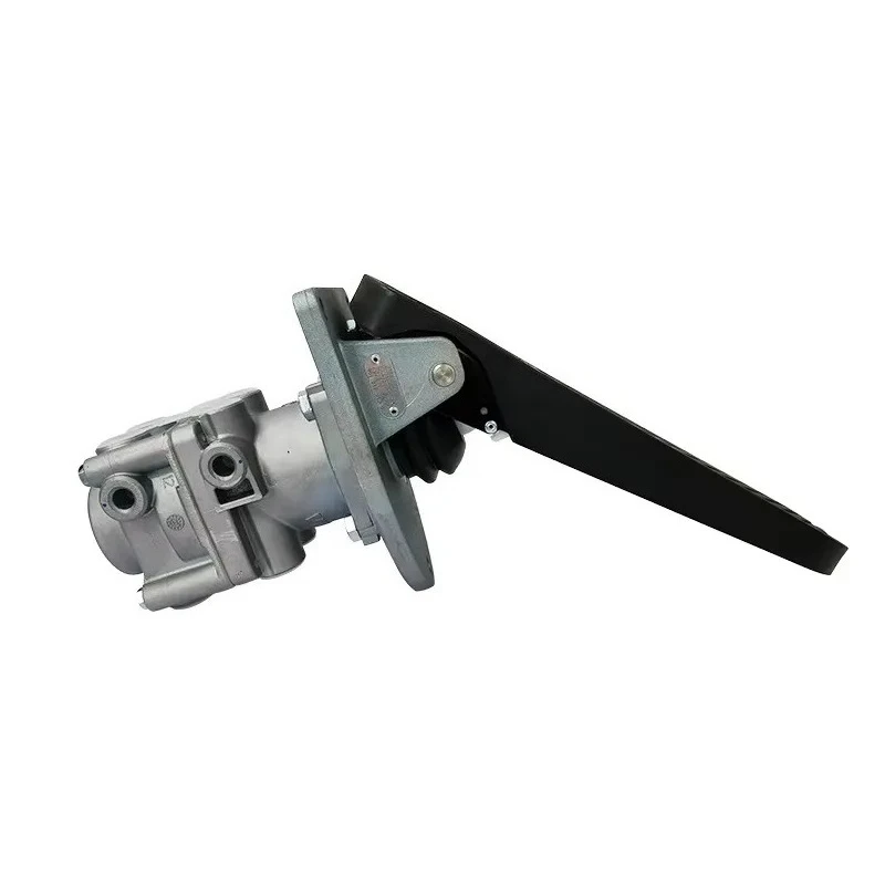 Hot Sale 3514-00005 OE Model 0461 317 019 0 Brake Master Cylinder with Pedal Foot Brake Valve for Passenger Vehicles Made in