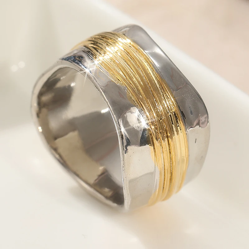 Vintage Zweifarbiger Metallring mit Handgravur für Damen Geometrischer Alltags- und Partyschmuck – Detail 2