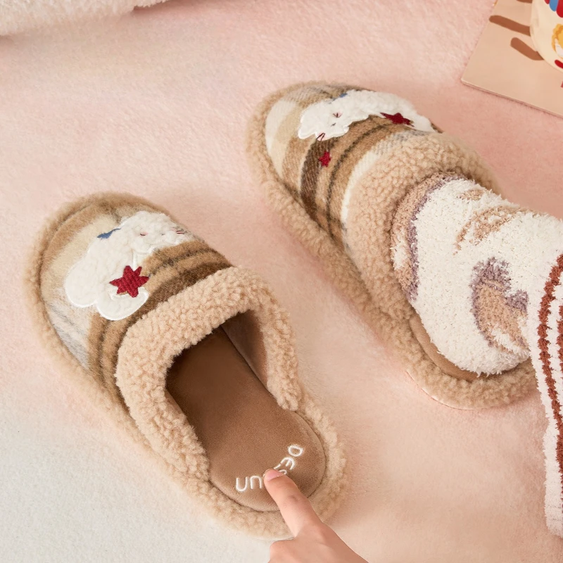 لطيف الكرتون داخلي رقيق النعال للنساء الرجال الشتاء أحذية منزلية الدافئة أفخم المضادة للانزلاق الأزواج المنزل الطابق النعال القطن