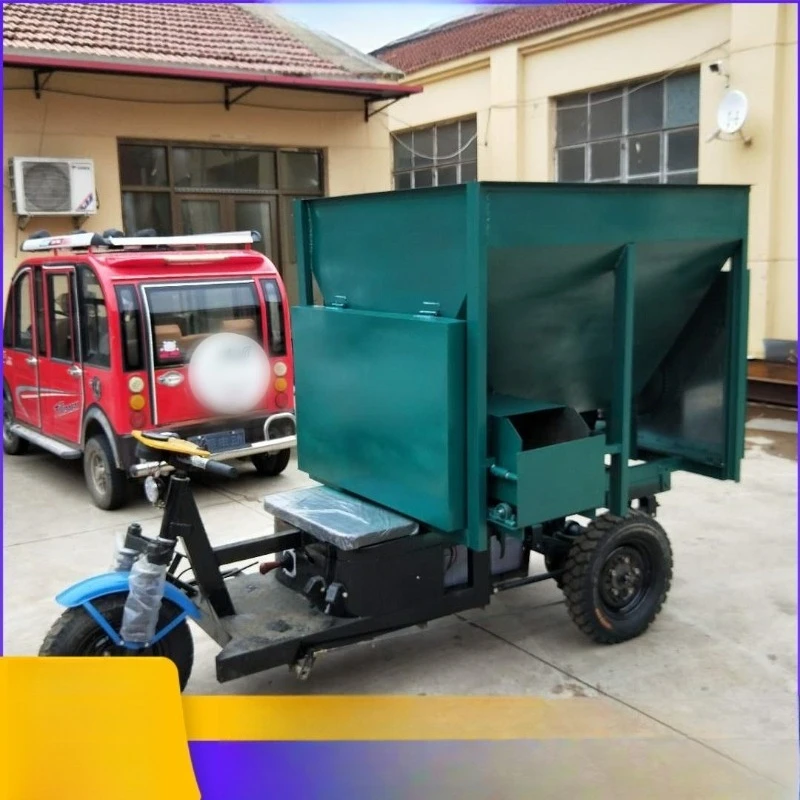 Three-wheeled feed distributor, farm agricultural distributor equipment