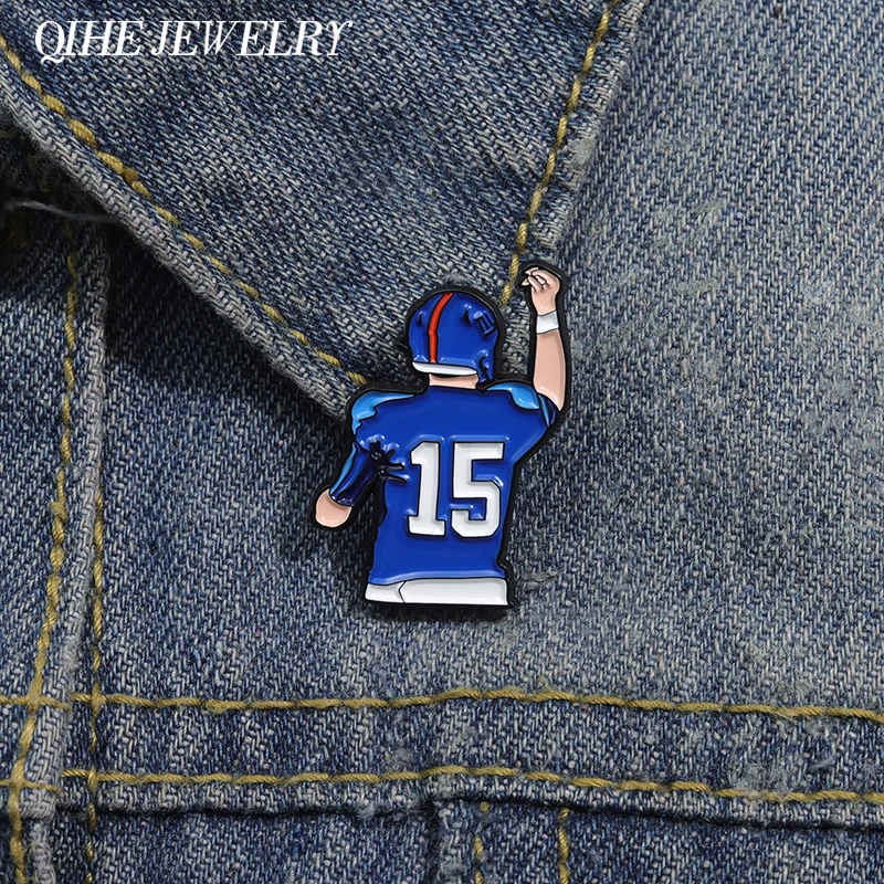 Broche de dibujos animados de fútbol Azul #15, Pin de esmalte, mochila decorativa de Metal divertida, insignia de solapa, accesorio de regalo para entusiastas del deporte