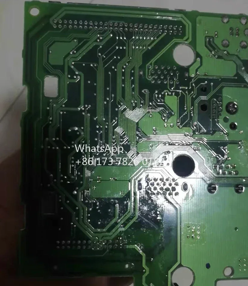 ETC 740110 -S1019 Usado YASKAWA Inversor A1000 Tablero Principal de CPU Control Tablero Terminal IO