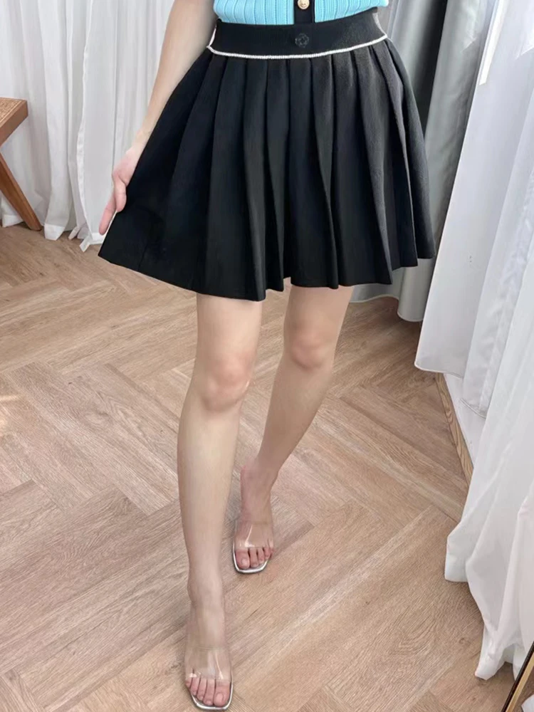 

Early Autumn New Fashion Black Rhinestone Decoration Knit Skirt Women Elegant Simple Pleated A-line Mini Jupe Female 2024