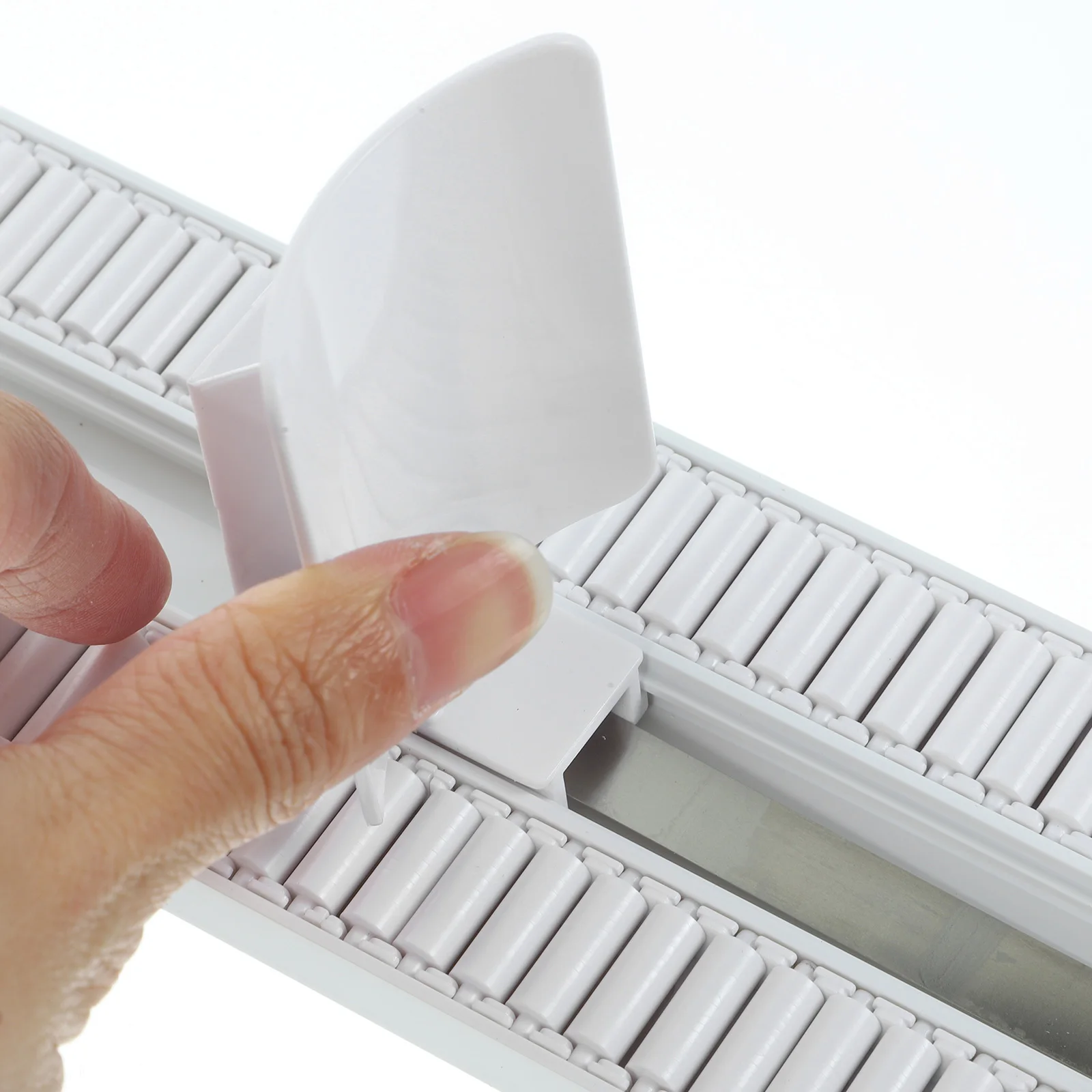 

Drink Propeller Plastic Self Pushing Drink Organizer for Vending Machine Freezer Convenience Store Beverage Shelf Automatic