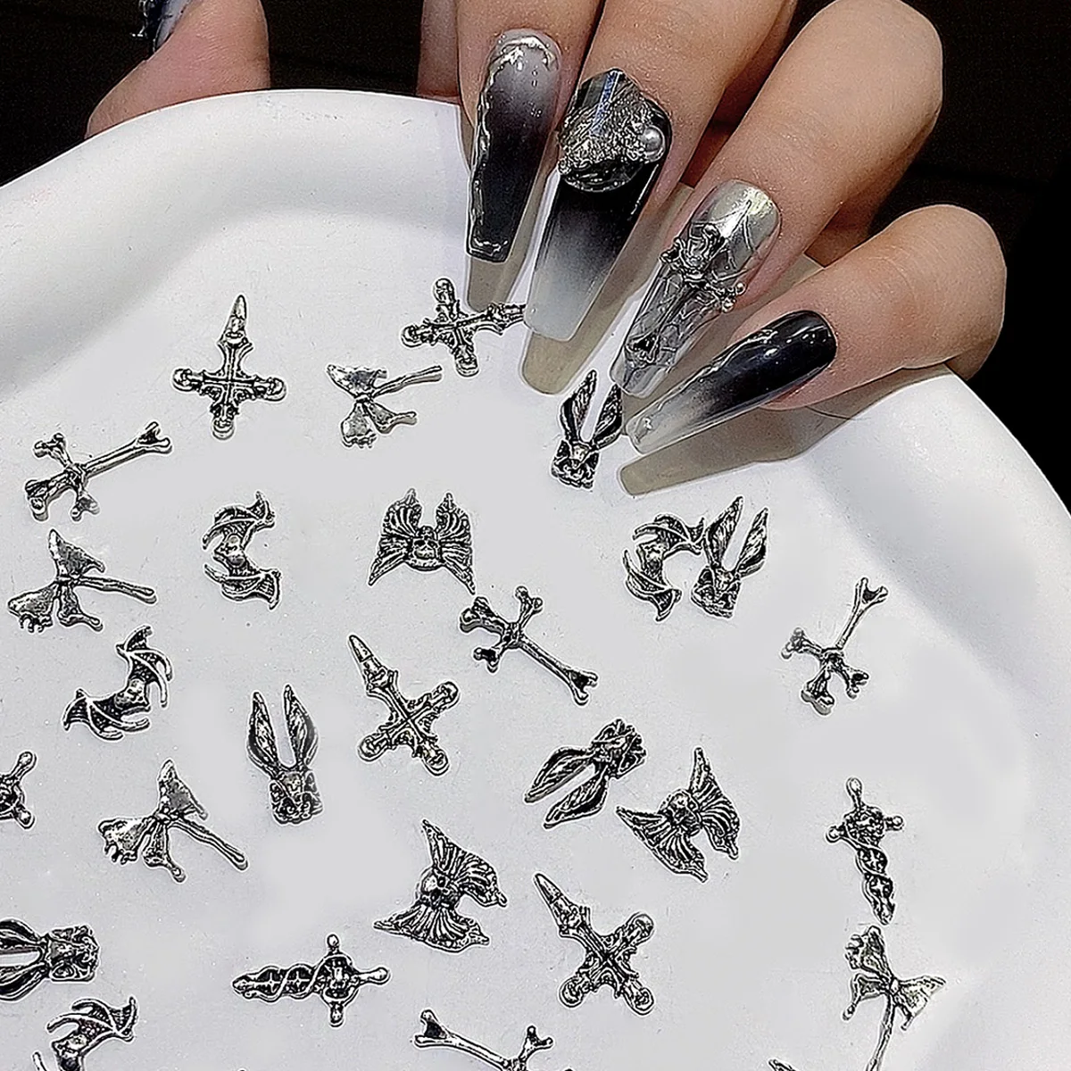 50 sztuk/worek 3D srebrny Punk w kształcie krzyża wisiorki do paznokci stop metali Nail Art dżetów Manicure biżuteria dla majsterkowiczów akcesoria do paznokci