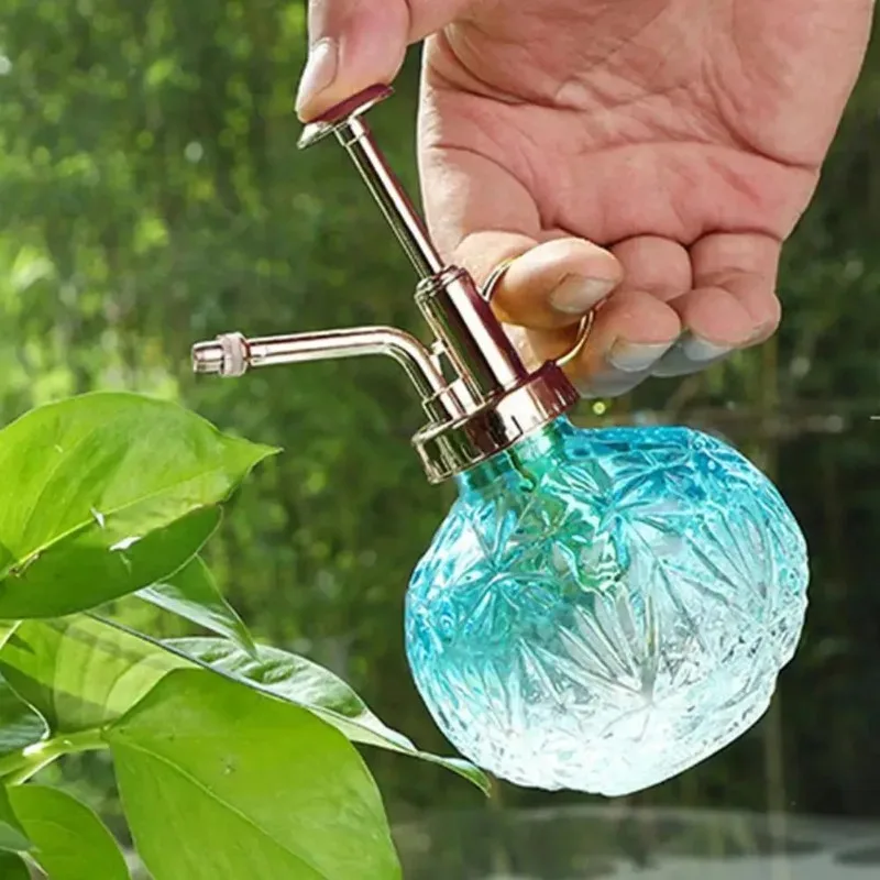 

1PC Vintage Mini Spray Bottle Retro Translucent Glass Anti-slip Bottom Watering Can Sprinkler Bottle for Gardening