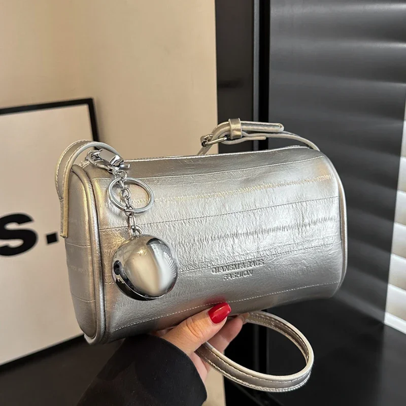 

Летняя модная цилиндрическая сумка, новинка 2024, яркая сумка через плечо на одно плечо, регулируемый плечевой ремень на молнии с колокольчиком