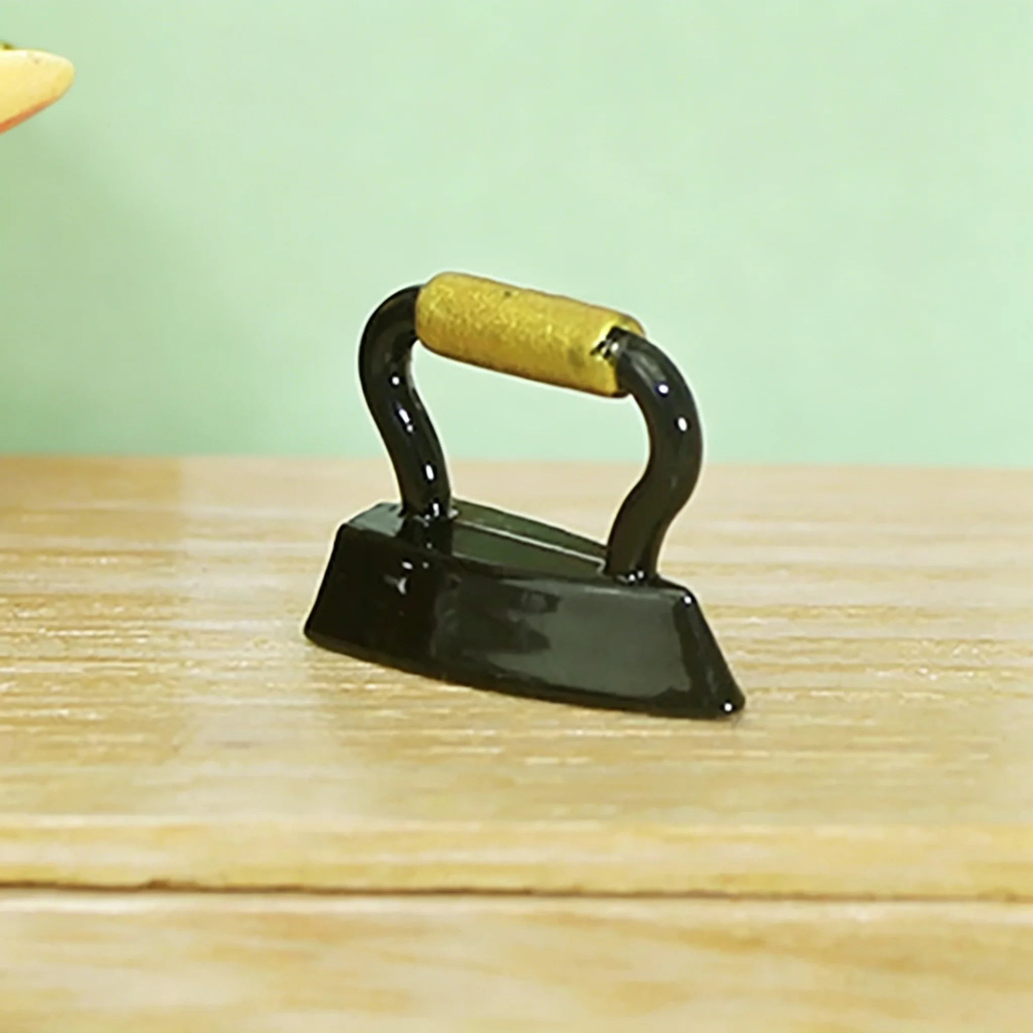 Tábua de Passar Roupa Miniatura 1:12 para Casa de Bonecas, Acessório DIY, Modelo de Brinquedo em Miniatura, Simulação de Ferro de Passar, Decoração para Microcenários e Casas de Brinquedo