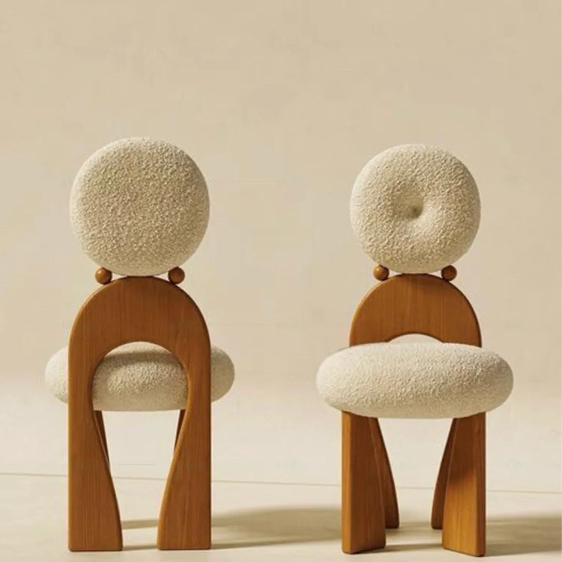 العصور الوسطى، كرسي الطعام، الخشب الصلب، غرفة المعيشة، الفندق، متجر شاي الحليب، الترفيه، الراحة