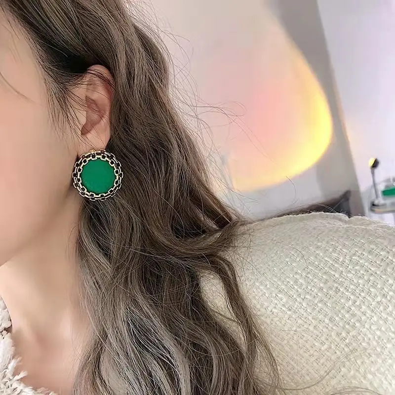 Vintage Chain Gold Frame Round Stud Earrings Elegant Green Gem Inlay Ear Jewelry Daily Office Party Wear Accessories for Women