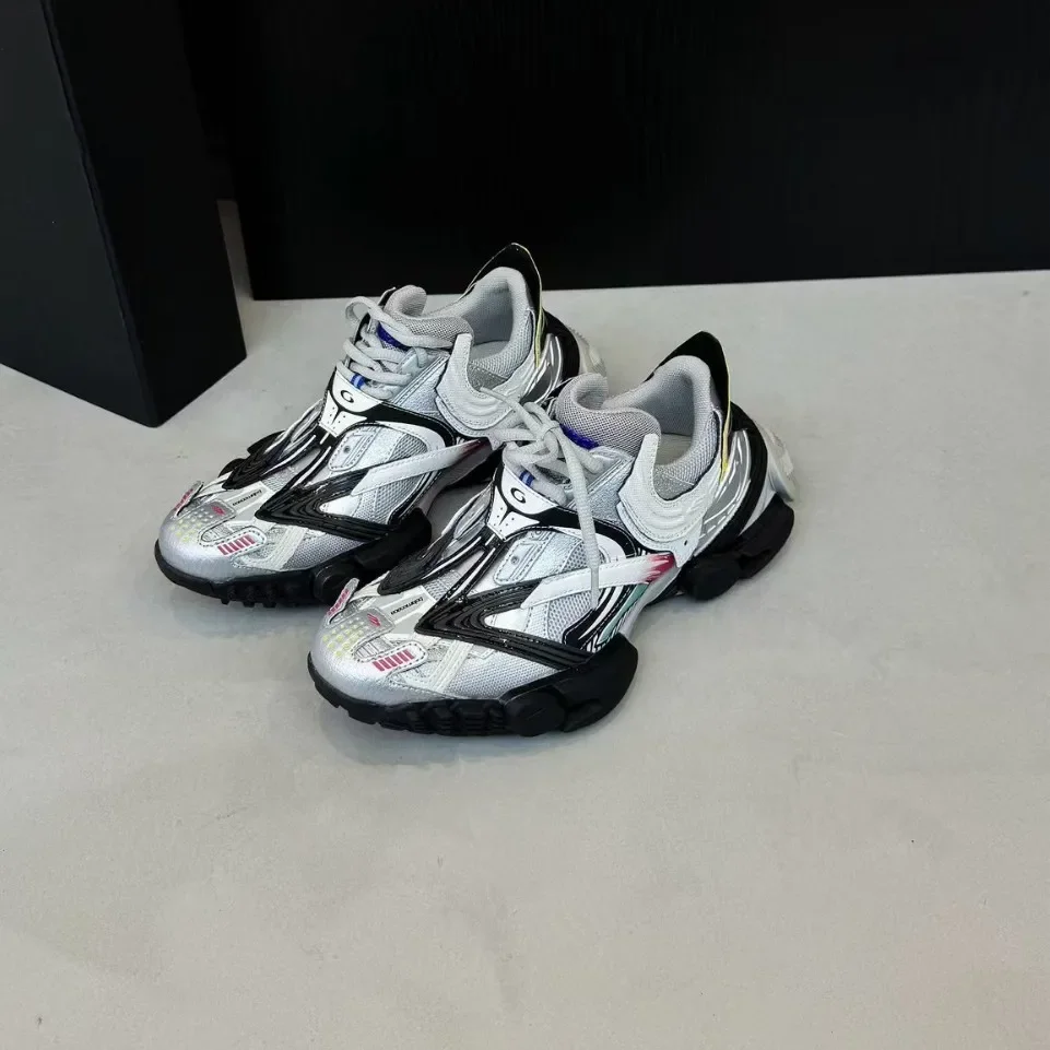 

Серебряная пара обуви для отдыха, новинка 2025, мужская и женская обувь, сетчатые спортивные звезды с нескользящей плоской подошвой.