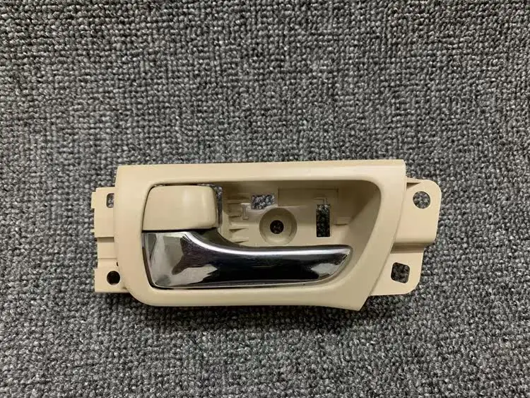 

Для Toyota Crown 12-го поколения 2005–2006-2007-2008-2009: Внутренние дверные ручки