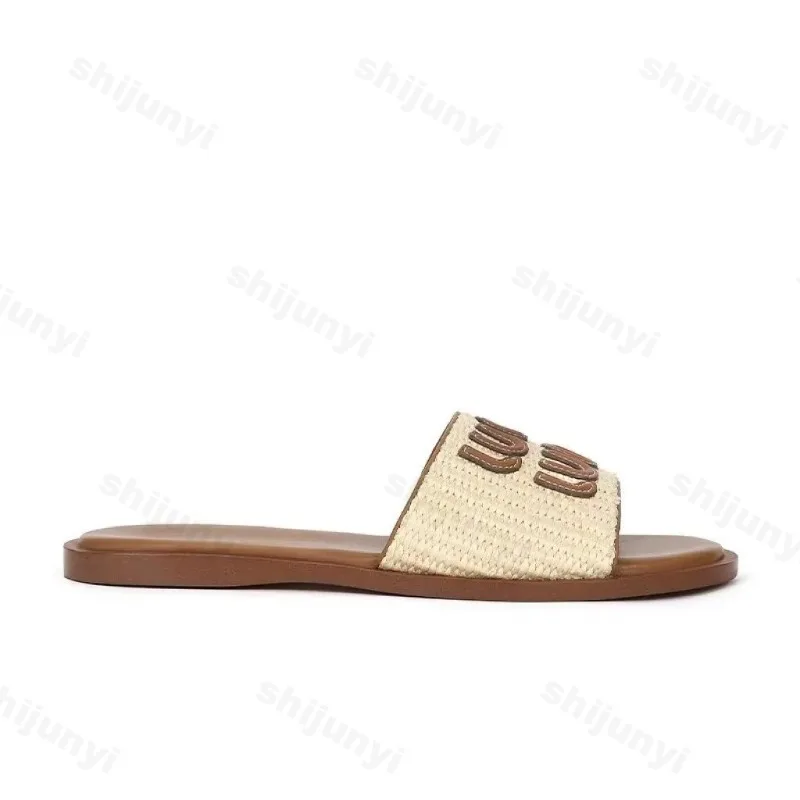 Women Luxury Flat Slippers 2024 Summer Weave Shoes Round Peep Toe Woman Sandal Solid Designer Designer Casual Beach Slides