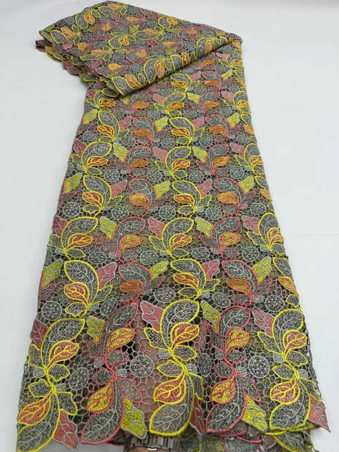 

2026 африканский гипюровый шнур, кружевная ткань, высокое качество, нигерийский трехцветный водорастворимый кружевной камень для шитья, женское праздничное платье