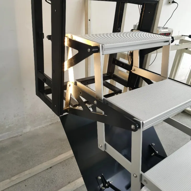 ملحقات المنزل المتنقل خطوات منزل متنقل مع صمام ثنائي باعث للضوء 4 خطوات من الفولاذ المقاوم للصدأ قابل للطي يدويًا/سلالم كهربائية