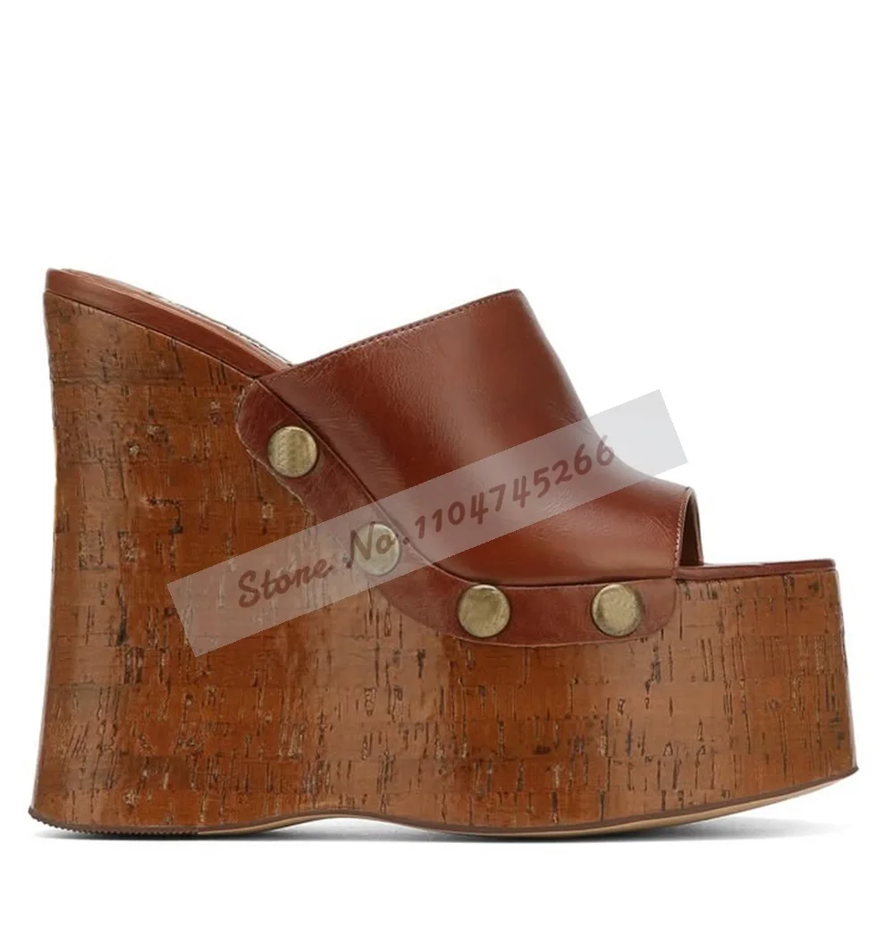 Mules à plateforme en liège pour femmes, Style rétro, talons compensés en bois, pantoufles modernes, sandales à enfiler cloutées en métal doré, chaussures habillées d'été