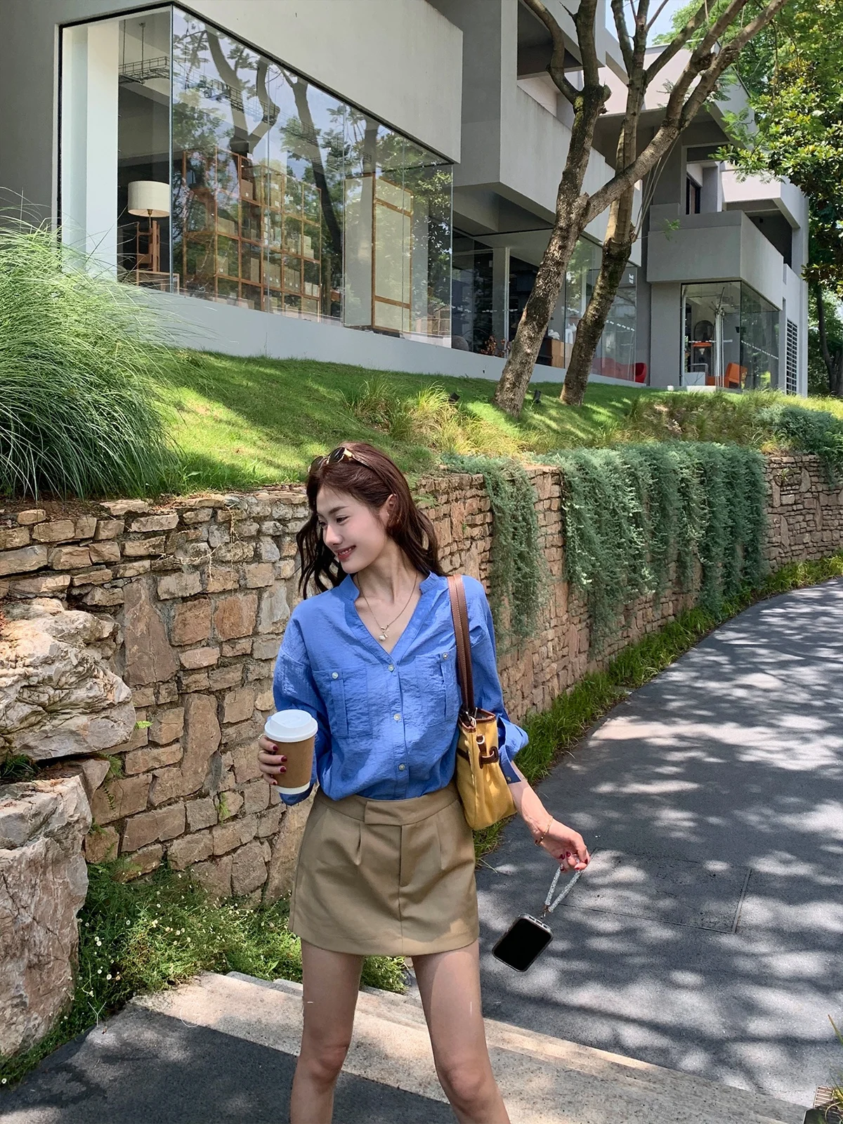 

Летний комплект Yang Bubble 2025: синяя блузка и юбка цвета хаки, женский модный солнцезащитный костюм с юбкой и брюками, V-образный вырез, длинный рукав