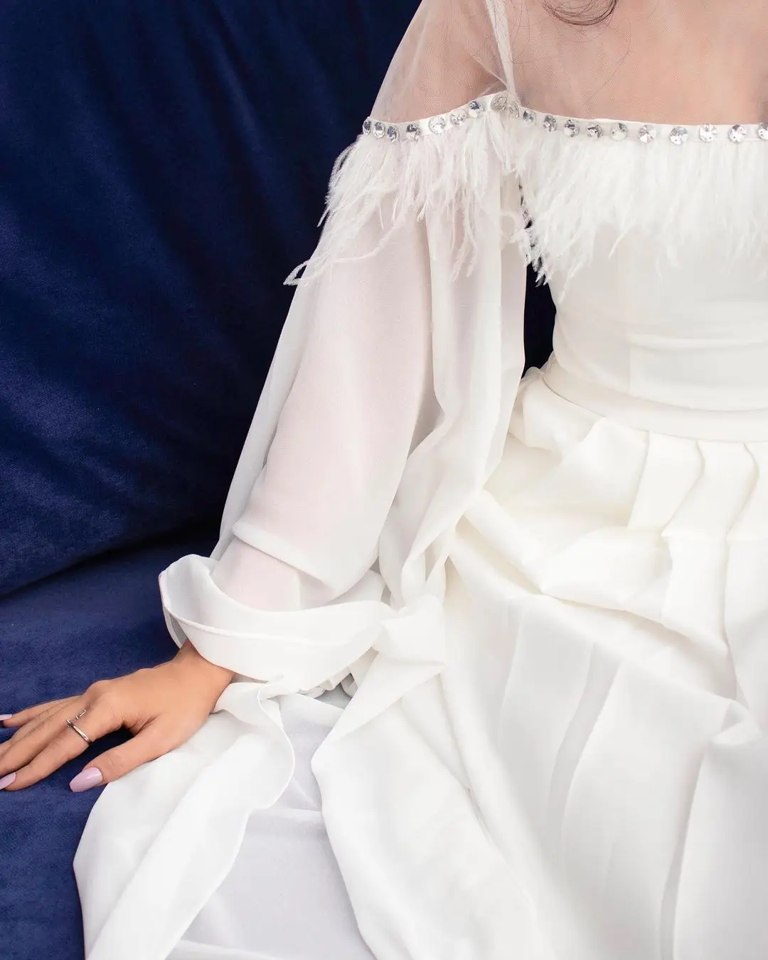 تخصيص شير طاقم الرقبة Vestidos فساتين لحضور الحفلات الموسيقية كريستال الريش طويلة الأكمام زي العرائس الجانب الشق ملابس نسائية مساء اللباس