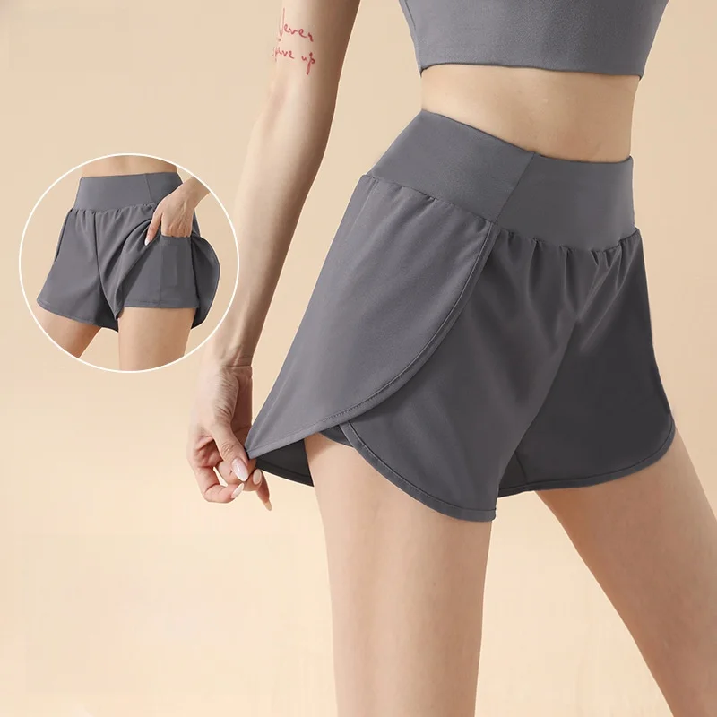 شورت رياضي نسائي عالي الخصر مكون من قطعتين مع جيوب جانبية مضاد للانزلاق فضفاض مناسب لرفع الورك والجري واليوجا شورت رفيع