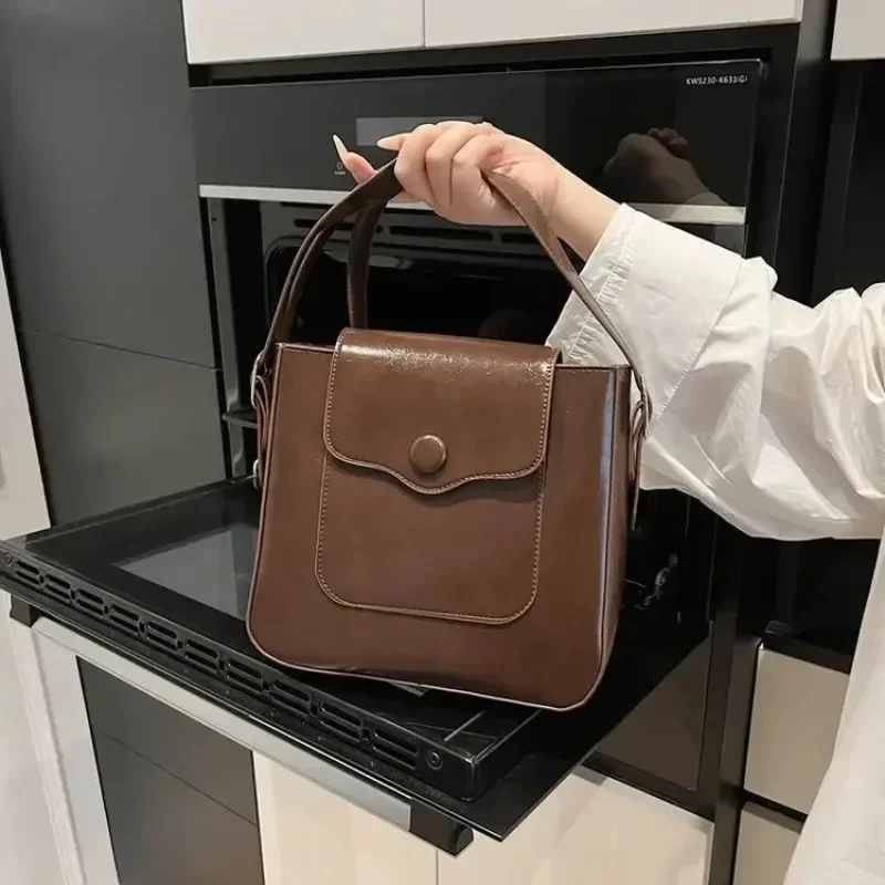 

2025 NewWomen's New Leather Large Capacity Tote - Versatile Shoulder/Crossbody/Handheld Office Travel Work Essentials for Ladies