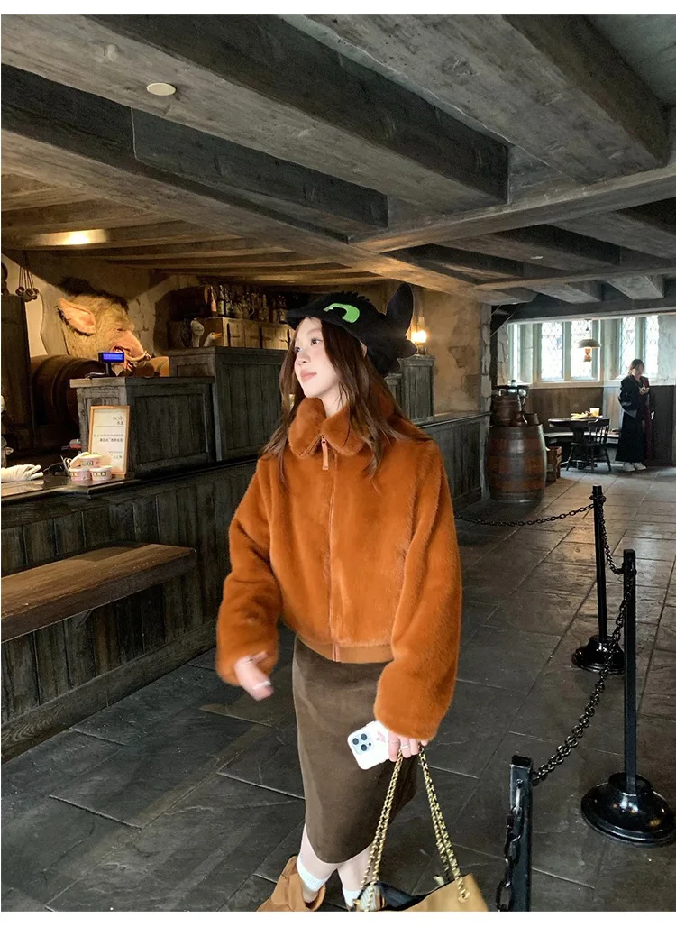 Kurz geschnittene Jacken aus Kunstpelz, Mäntel für Damen, auffällige Morgenfrauen, Teddybär, mit Nieten verziert, Falten im echten Stil mit kontrastierendem Saum