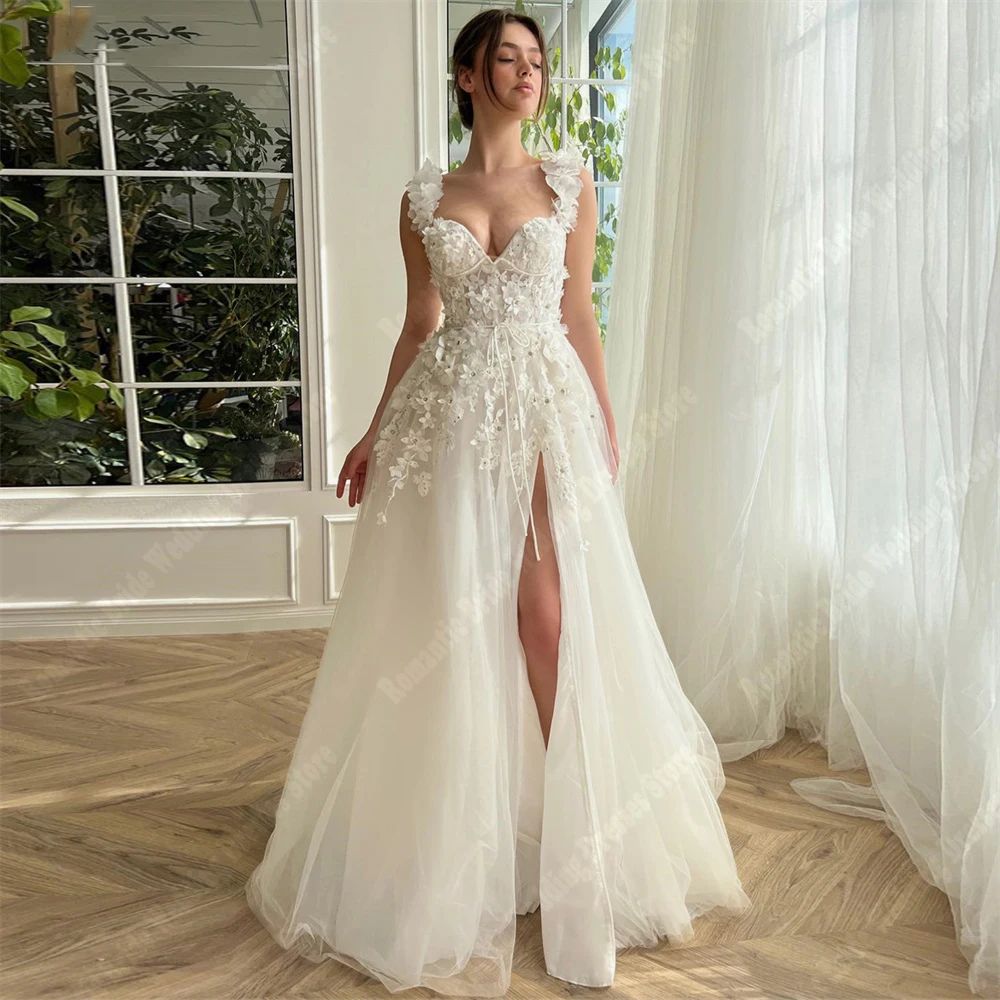 Vestido de novia con tirantes para el hombro y flores, traje sin mangas con escote en forma de corazón, longitud de fregado de dobladillo esponjoso, tul brillante, novedad