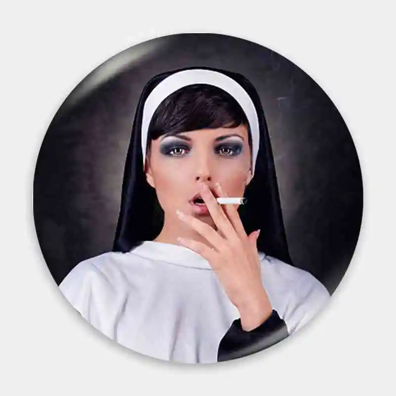 Smoking Sexy Nun Badge Brooch anchor Peripherals Pininsignias personalizables Cosplay Commemorative Lapel Hat School bag Pupil