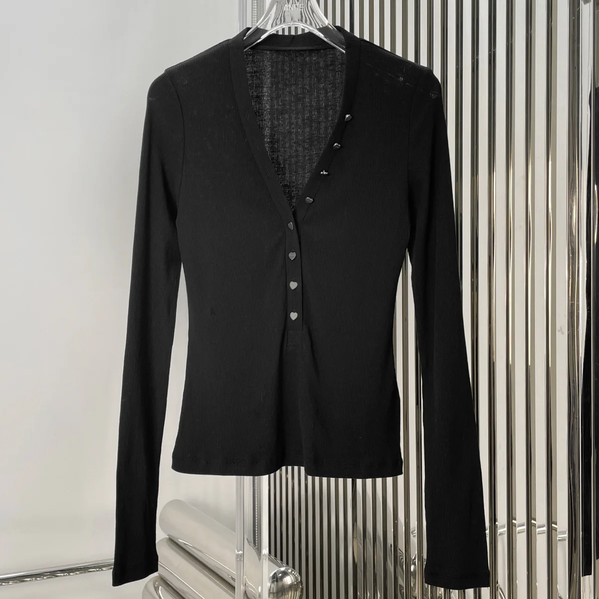 High Quality Women V Neck Long Sleeve Top Heart Shape Buttons Slim Fit Casual Daily Commuter Blouse lyt124575