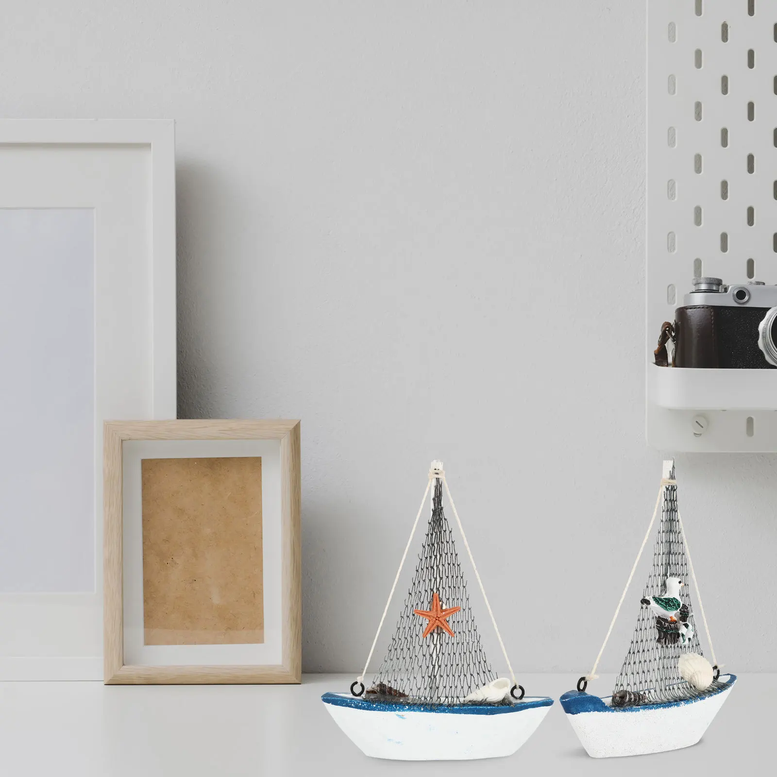 

4Pcs Small Sailboat Nautical Decor Charming Boat Ornament for Home Desk Beach Decorations Party Decorative Style