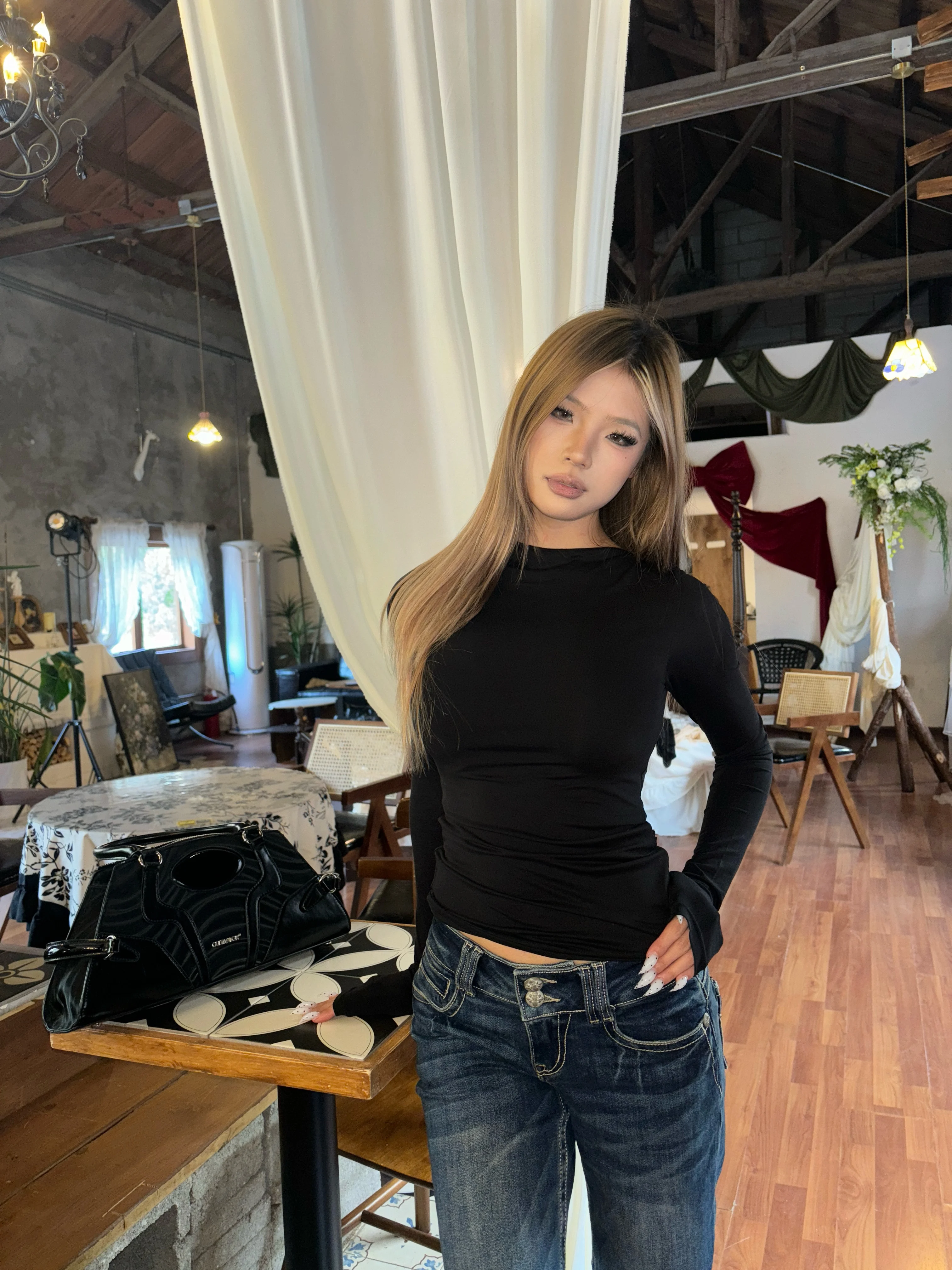 

Peachy Autumn and Winter Inner Layering Shirt, Black Waist-Cinching Inner Layering Shirt, Long-Sleeved Short Top, Autumn Slim-Fit Slimming Inner Layering Shirt, Women's Long-Sleeved Top