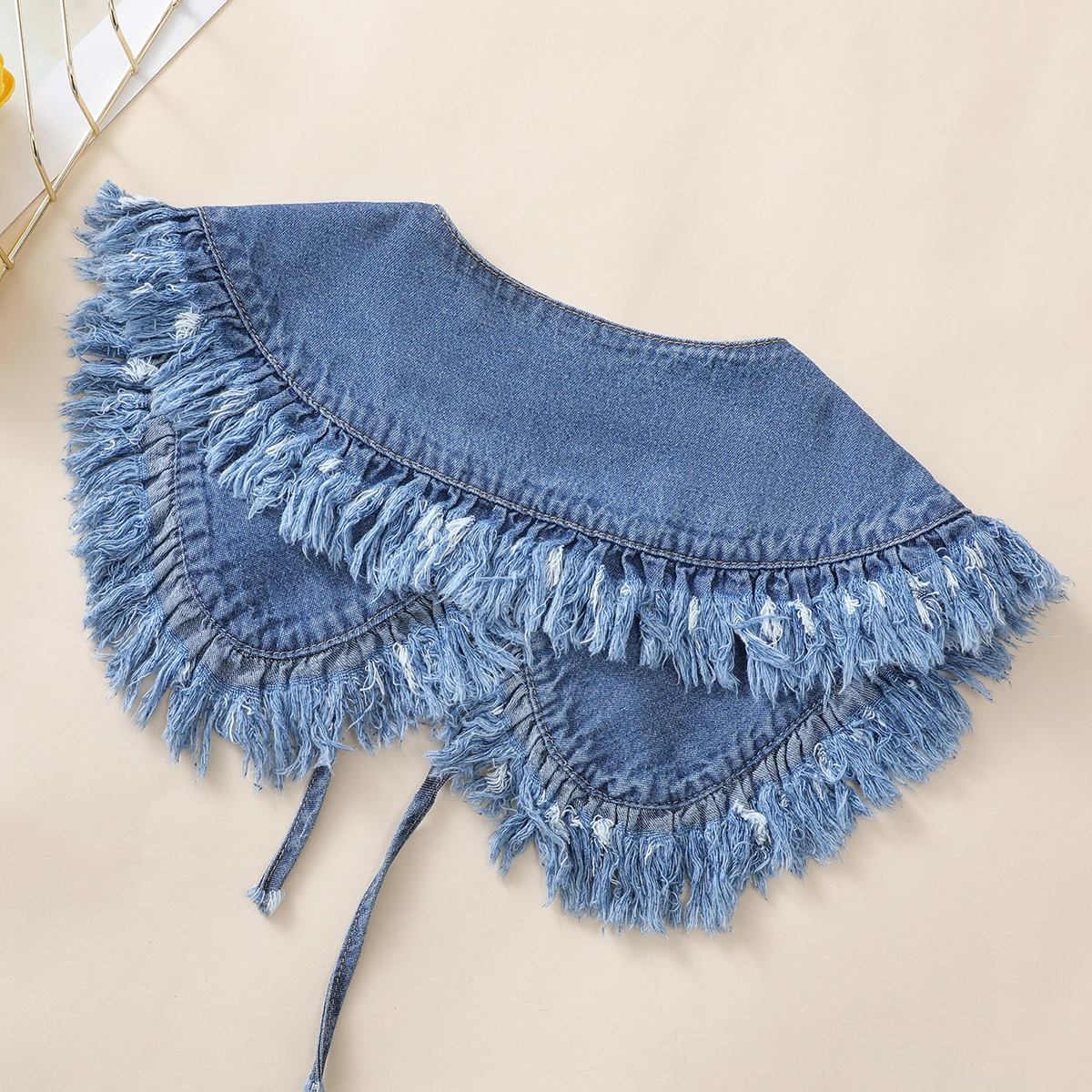 Schalkragen aus gewaschenem Denim für Damen mit plissierter Spitze und modischem Fake-Kragen – Detail 8