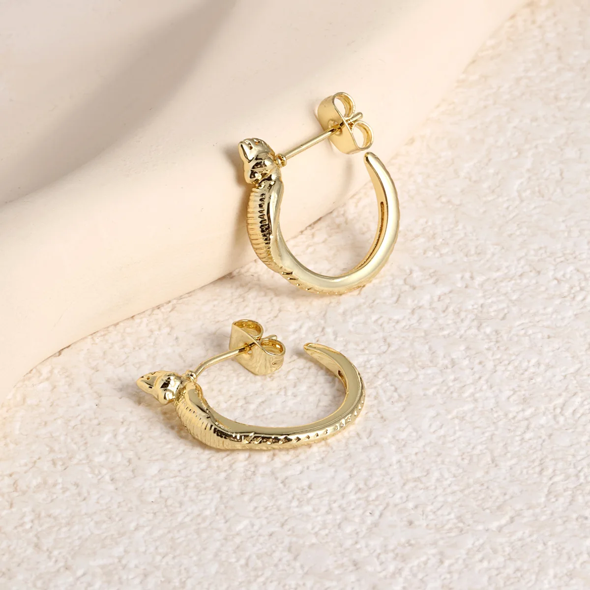 

European and American copper plated 18K gold fashionable geometric earrings, niche, simple, luxurious earrings