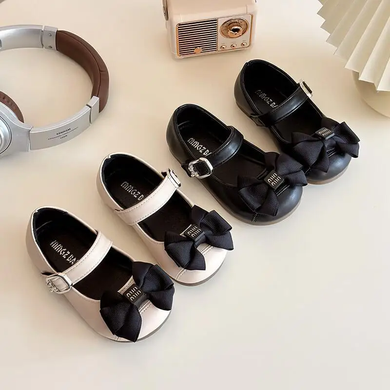 

Kawaii повседневная обувь, модная детская обувь, туфли принцессы для девочек, новинка 2023 года, детская обувь с бантом, мягкая подошва, кожа для маленьких девочек