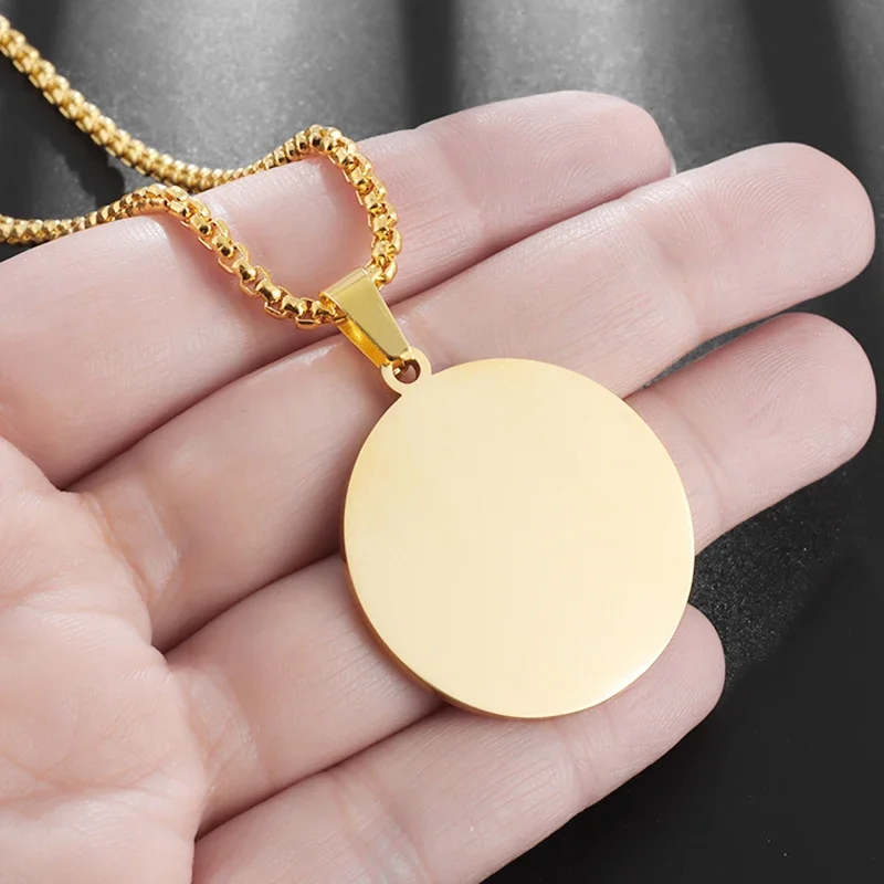 Collar con colgante de medalla redonda pulida de acero inoxidable para hombres y mujeres, adornos de fiesta para lugares de ocio diario, regalos únicos Diy