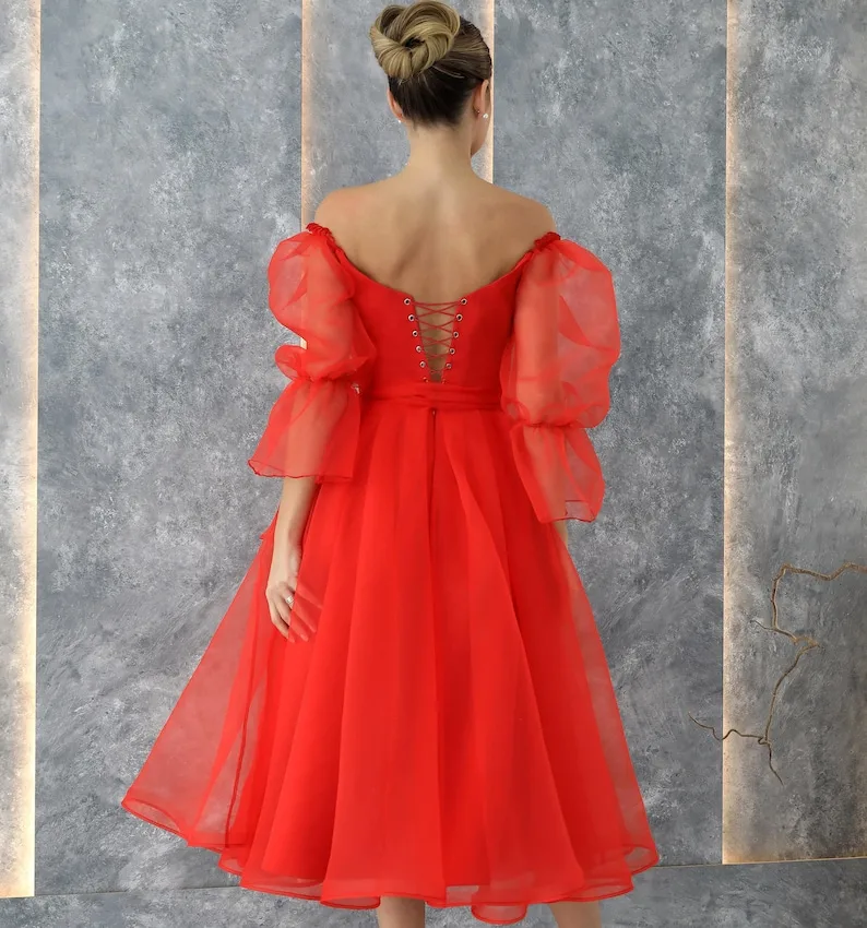 Abito da festa in organza midi con corsetto rosso. Abito da cerimonia per Capodanno con spalle scoperte da fata Abito formale da donna elegante