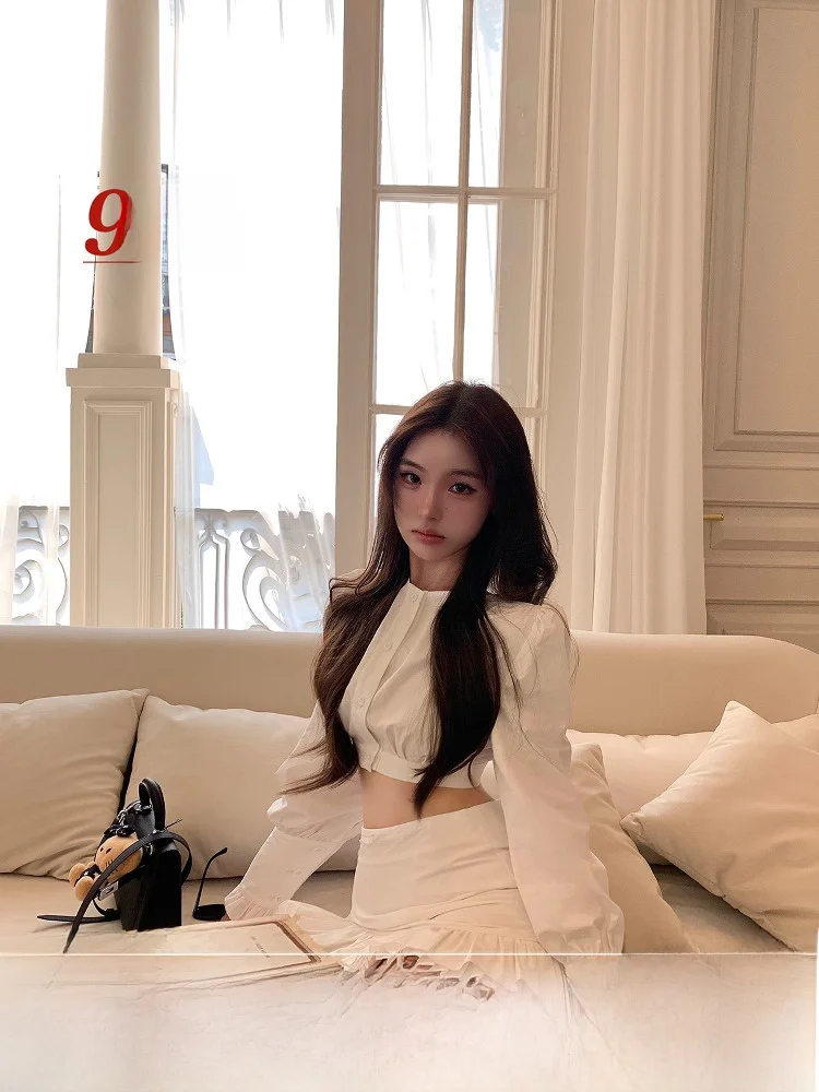 

OYFF Белый комплект из топа и юбки ort irt, женский летний комплект из двух предметов, корейский свободный крой из чистого хлопка с узлом